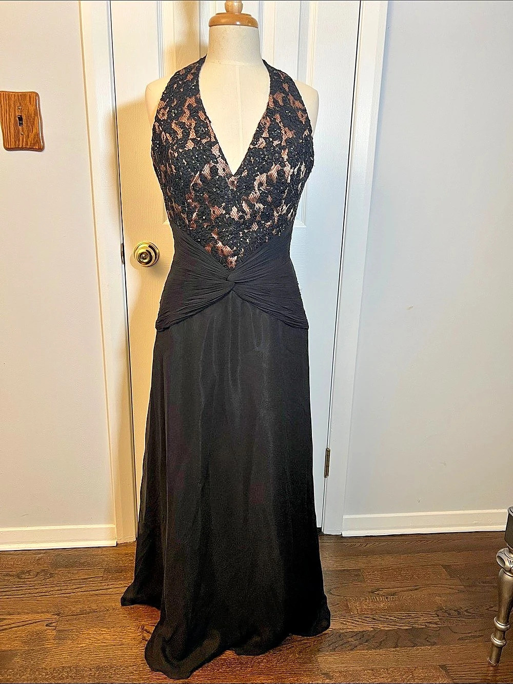JOVANI Floral Lace Maxi Dress Size 14 Like New